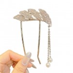 Accesoriu de par modern Japonez pentru cocuri din metal JPN10AA Argintiu cu cristale si perle Accesoriu de par modern Japonez pentru cocuri din metal JPN10AA Argintiu cu cristale si perle